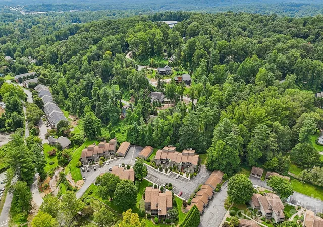 2nd image of 210 Juniper Ln, Hendersonville, NC 28739