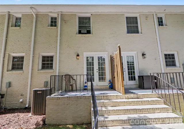 Listing Photo 2 - Condo for sale in building located at 718 W Franklin St, Monroe, NC 28112