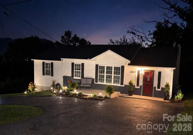 Photo 1 of Single family home for sale at 303 Hunter St, Burnsville, NC 28714 | MLS# 4413835 | Listing updated on 2026-09-24
