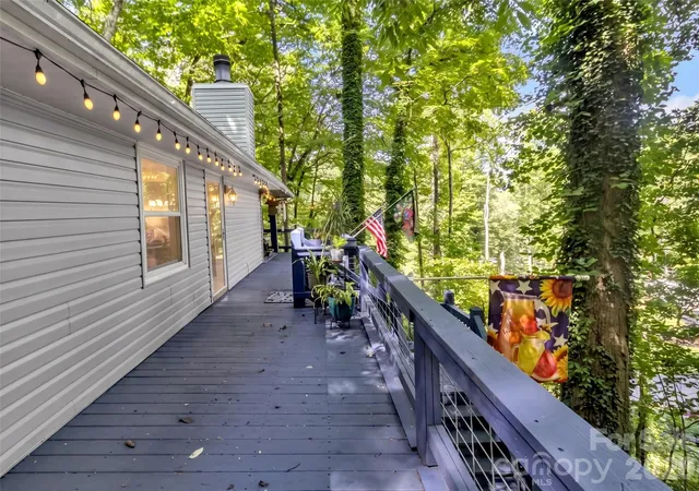 Photo 4 of Single family home for sale at 20 Seminole Dr, Maggie Valley, NC 28751 | MLS# 4413858 | Listing updated on 2026-10-07
