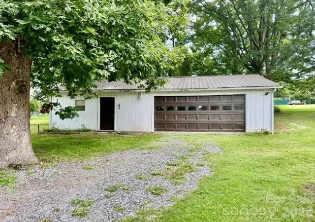 2nd image of 3839 1st Ave Nw, Hickory, NC 28601 | MLS# 4413876