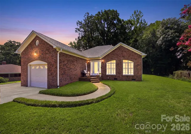 Photo 1 of Single family home for sale at 211 Peachtree St, Belmont, NC 28012 | MLS# 4413887 | Listing updated on 2026-09-05