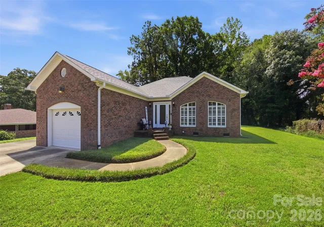 Photo 2 of Single family home for sale at 211 Peachtree St, Belmont, NC 28012 | MLS# 4413887 | Listing updated on 2026-09-05