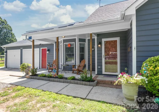 Photo 3 of Single family home for sale at 2241 Indian Cross Trl, Matthews, NC 28104 | MLS# 4413908 | Listing updated on 2026-09-25