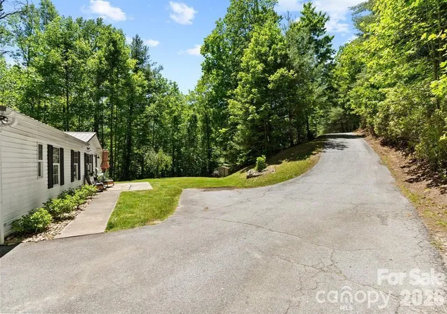 34th image of 122 Fallswood Ct, Hendersonville, NC 28739 | MLS# 4413913