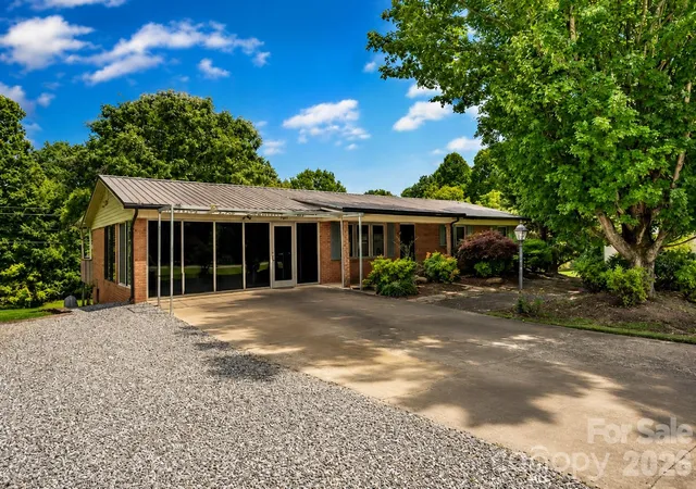 Photo 1 of Single family home for sale at 201 Sigmon Rd, Statesville, NC 28677 | MLS# 4413925 | Listing updated on 2026-09-04