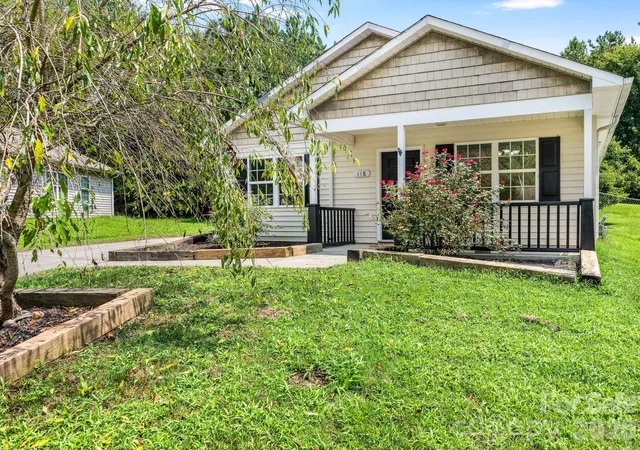 Photo 1 of Single family home for sale at 118 Leonard St #25, Mooresville, NC 28115 | MLS# 4413943 | Listing updated on 2026-09-09
