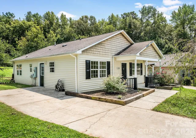 Photo 3 of Single family home for sale at 118 Leonard St #25, Mooresville, NC 28115 | MLS# 4413943 | Listing updated on 2026-09-09