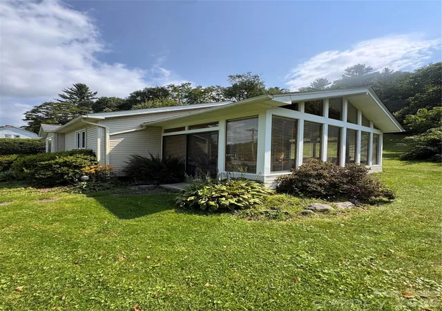 Photo 4 of Single family home for sale at 189 Old Nc 181 Hwy, Newland, NC 28657 | MLS# 4413944 | Listing updated on 2026-08-18