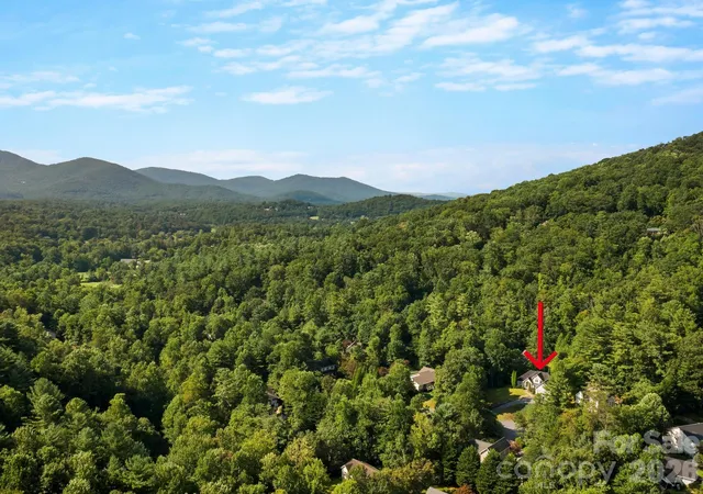 Photo 4 of Single family home for sale at 306 Golden Hawk Trl, Asheville, NC 28805 | MLS# 4413956 | Listing updated on 2026-09-26
