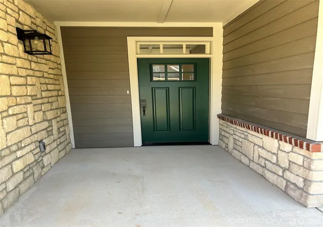 1st image of 831 A Wynnshire Dr, Hickory, NC 28601 | MLS# 4413964