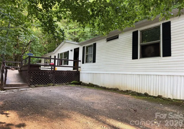 Photo 1 of Single family home for sale at 261 Warren Crk Rd, Candler, NC 28715 | MLS# 4413970 | Listing updated on 2026-09-30