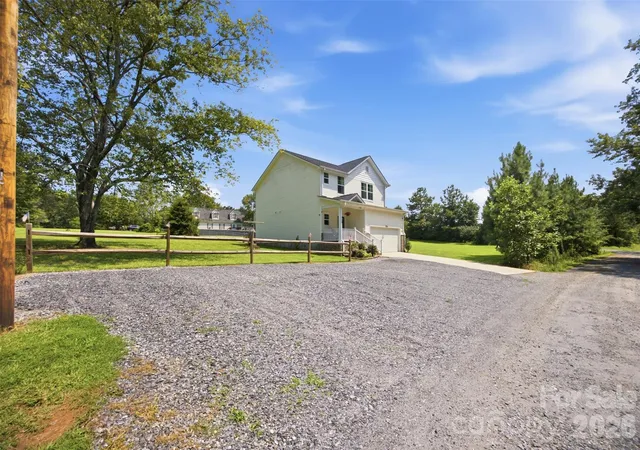 Photo 3 of Single family home for sale at 4757 Lama Ln, Lincolnton, NC 28092 | MLS# 4413998 | Listing updated on 2026-09-25