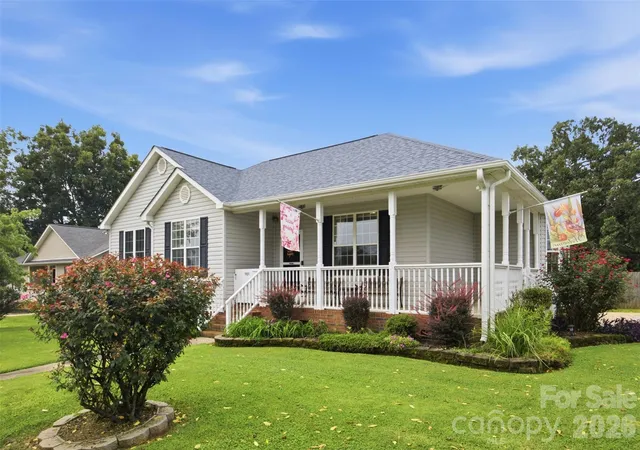 Photo 1 of Single family home for sale at 400 Brookhollow Dr, York, SC 29745 | MLS# 4414021 | Listing updated on 2026-09-21