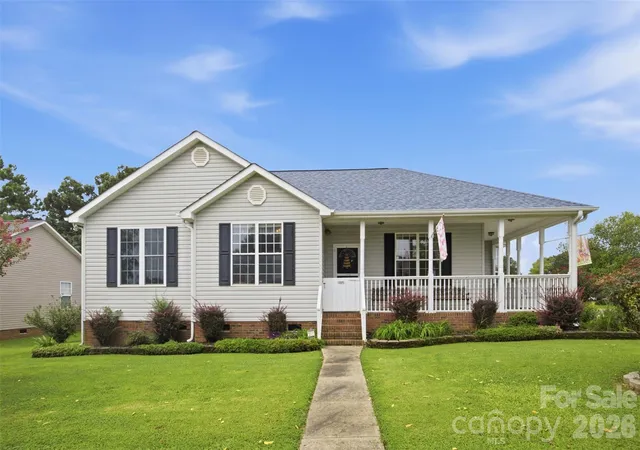 Photo 3 of Single family home for sale at 400 Brookhollow Dr, York, SC 29745 | MLS# 4414021 | Listing updated on 2026-09-21