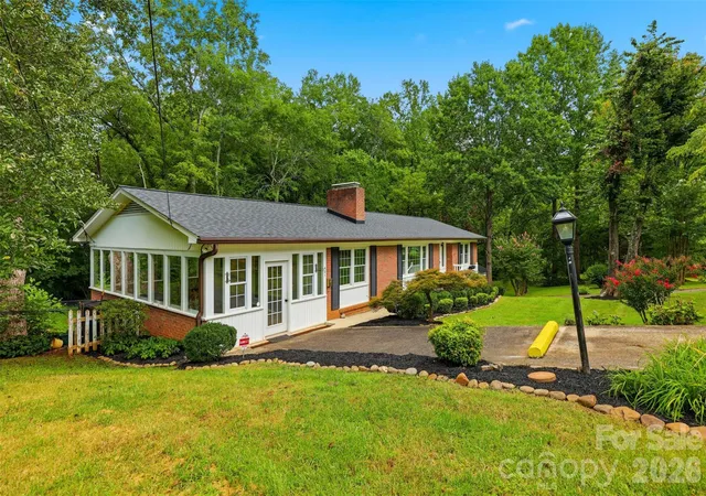 Photo 2 of Single family home for sale at 401 S E End Ave, Statesville, NC 28677 | MLS# 4414039 | Listing updated on 2026-08-15