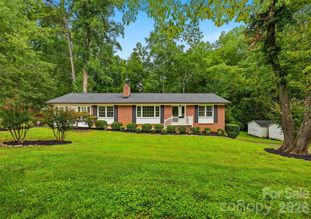 Photo 3 of Single family home for sale at 401 S E End Ave, Statesville, NC 28677 | MLS# 4414039 | Listing updated on 2026-08-15