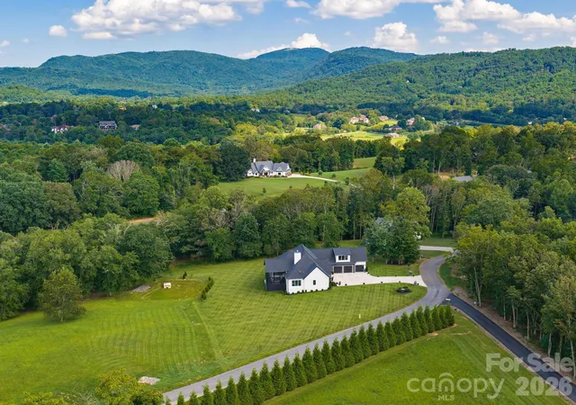 Photo 3 of Single family home for sale at 38 Thistle Ln, Fletcher, NC 28732 | MLS# 4414050 | Listing updated on 2026-09-24
