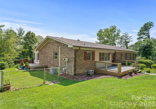 Photo 3 of Single family home for sale at 38 Chadwick Wade Dr, Asheville, NC 28804 | MLS# 4414061 | Listing updated on 2026-10-01