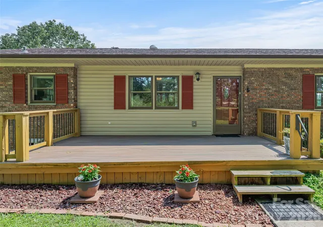 Photo 3 of Single family home for sale at 38 Chadwick Wade Dr, Asheville, NC 28804 | MLS# 4414061 | Listing updated on 2026-10-01