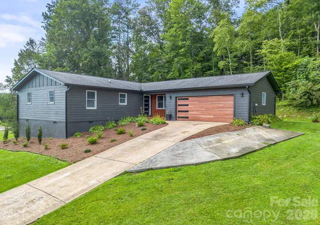 Photo 1 of Single family home for sale at 89 Hillview Cir, Brevard, NC 28712 | MLS# 4414066 | Listing updated on 2026-09-04
