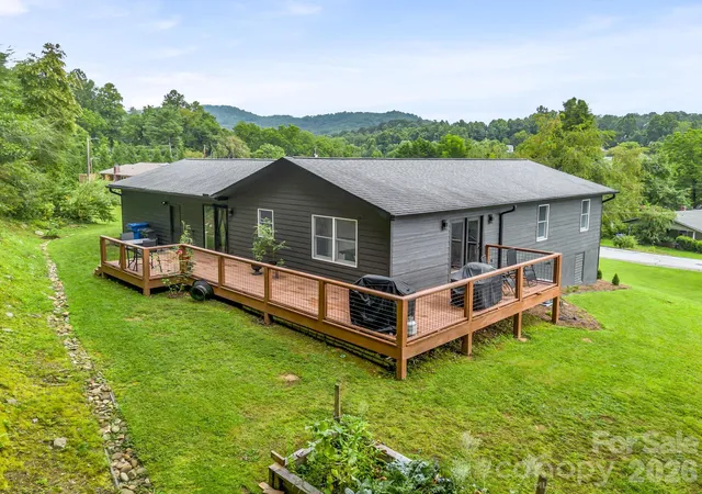 Photo 4 of Single family home for sale at 89 Hillview Cir, Brevard, NC 28712 | MLS# 4414066 | Listing updated on 2026-09-04