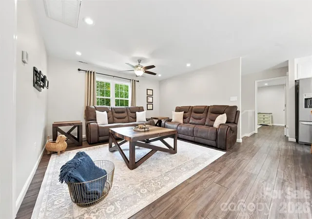 Photo 2 of Single family home for sale at 2953 2nd Street Ct NW, Hickory, NC 28601 | MLS# 4414067 | Listing updated on 2026-10-23