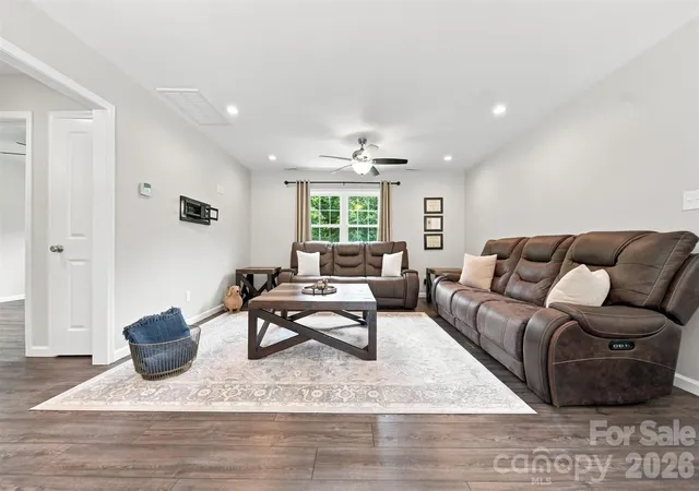 Photo 4 of Single family home for sale at 2953 2nd Street Ct NW, Hickory, NC 28601 | MLS# 4414067 | Listing updated on 2026-10-23