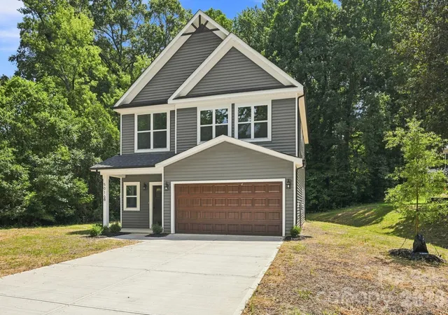 Photo 3 of Single family home for sale at 5016 Hoover Dr, Charlotte, NC 28269 | MLS# 4414075 | Listing updated on 2026-10-01
