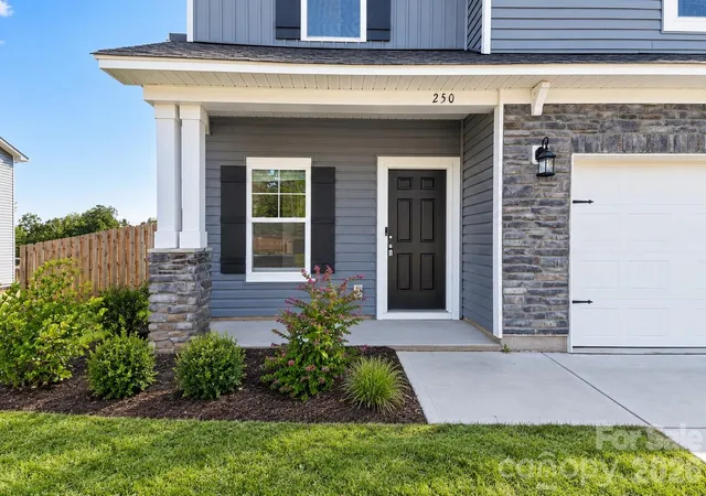 Photo 3 of Single family home for sale at 250 Roundup Trl, Prosperity, SC 29127 | MLS# 4414079 | Listing updated on 2026-10-07