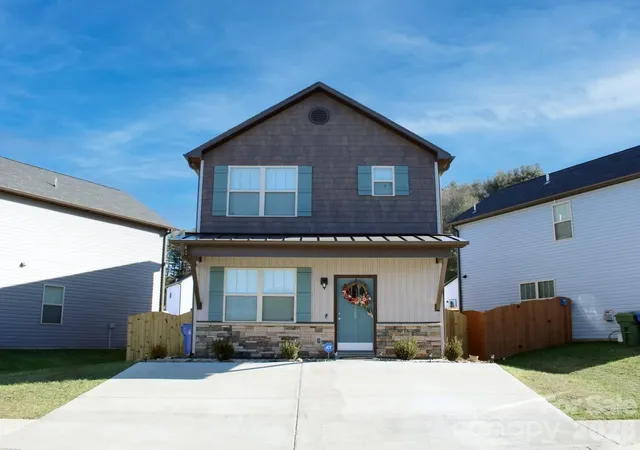 Photo 1 of Single family home for sale at 226 Slade Ln, Black Mountain, NC 28711 | MLS# 4414082 | Listing updated on 2026-08-19