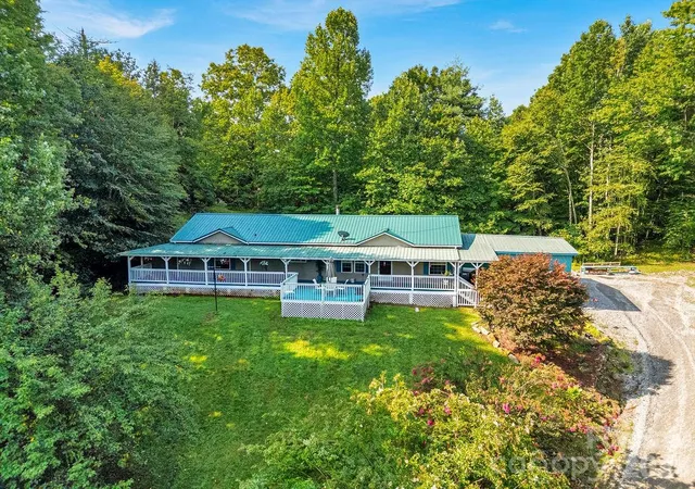 Photo 3 of Single family home for sale at 98 New Sorrells Est, Brevard, NC 28712 | MLS# 4414087 | Listing updated on 2026-08-19