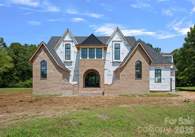 Photo 3 of Mansion for sale at 1011 Helaina Ct, Waxhaw, NC 28173 | MLS# 4414088 | Listing updated on 2026-09-30