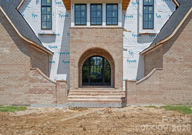 Photo 3 of Single family home for sale at 1011 Helaina Ct, Waxhaw, NC 28173 | MLS# 4414088 | Listing updated on 2026-09-30