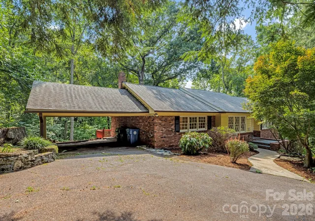 Photo 4 of Single family home for sale at 165 Cherokee Rd, Asheville, NC 28804 | MLS# 4414099 | Listing updated on 2026-10-30