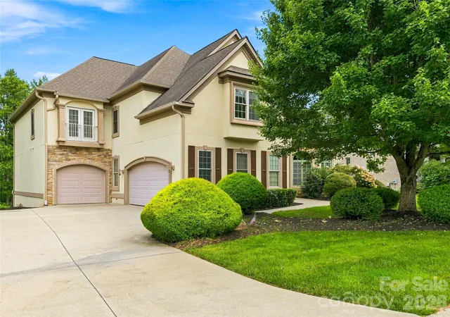 Photo 1 of Single family home for sale at 6 Sterling Run Dr, Fletcher, NC 28732 | MLS# 4414108 | Listing updated on 2026-09-30
