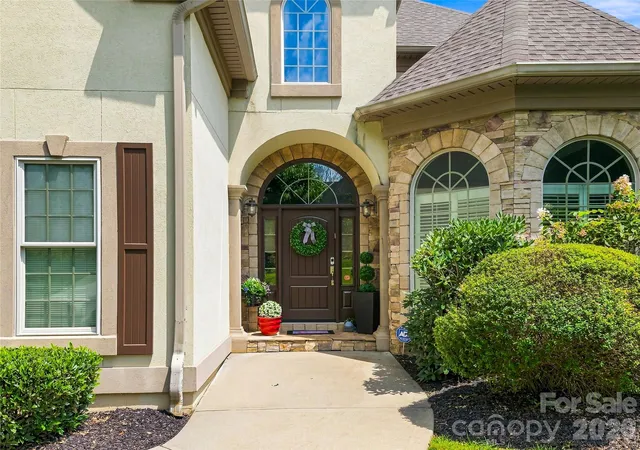 Photo 2 of Single family home for sale at 6 Sterling Run Dr, Fletcher, NC 28732 | MLS# 4414108 | Listing updated on 2026-09-30