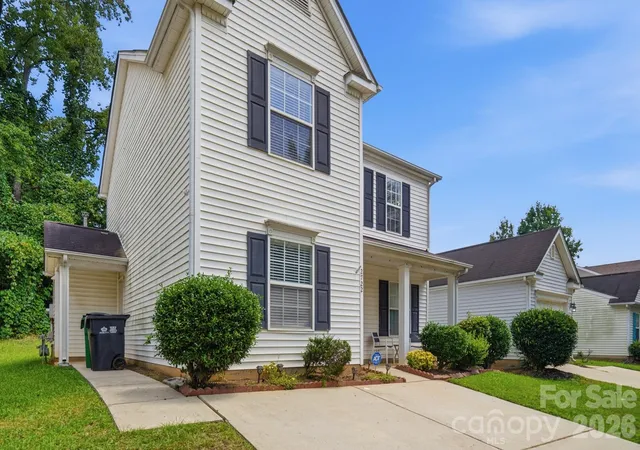 Photo 2 of Single family home for sale at 2722 Meadow Knoll Dr, Charlotte, NC 28269 | MLS# 4414122 | Listing updated on 2026-08-30