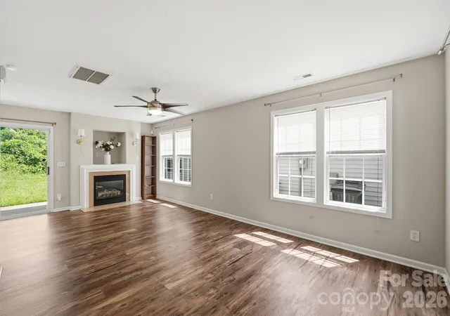 Photo 3 of Single family home for sale at 2722 Meadow Knoll Dr, Charlotte, NC 28269 | MLS# 4414122 | Listing updated on 2026-10-26