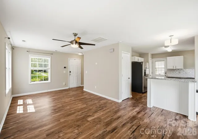 Photo 4 of Single family home for sale at 2722 Meadow Knoll Dr, Charlotte, NC 28269 | MLS# 4414122 | Listing updated on 2026-10-26