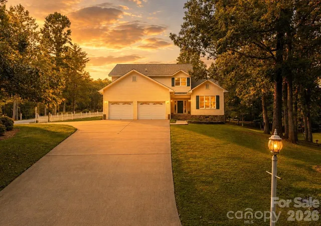 Photo 2 of Single family home for sale at 48 Main Tr, Franklin, NC 28734 | MLS# 4414128 | Listing updated on 2026-09-03