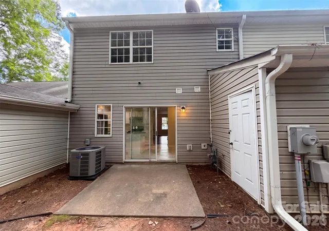 Photo 4 of Townhouse for sale at 4165 Birch Leaf Ct, Charlotte, NC 28215 | MLS# 4414130 | Listing updated on 2026-10-09