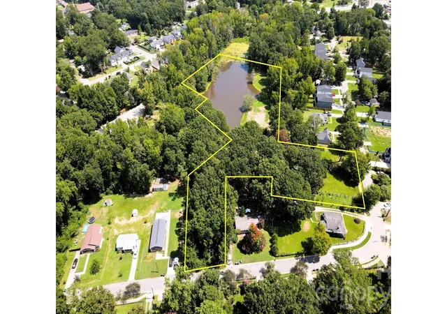 1st image of 524 Dawn Cir, Charlotte, NC 28213 | MLS# 4414137