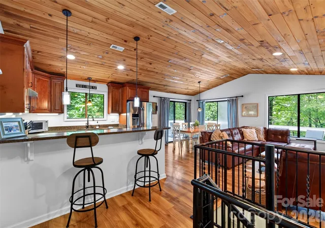 Photo 2 of Single family home for sale at 2 Bear Rock Loop Rd, Hendersonville, NC 28739 | MLS# 4414139 | Listing updated on 2026-10-09