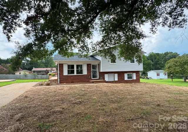 3rd image of 115 Robert Dr, State Road, NC 28676 | MLS# 4414175