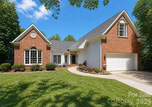 Photo 2 of Single family home for sale at 5508 Tullamore Ln, Charlotte, NC 28269 | MLS# 4414187 | Listing updated on 2026-09-16
