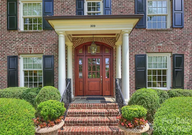 2nd image of 309 Hempstead Pl, Charlotte, NC 28207 | MLS# 4414196