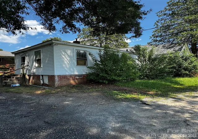 Photo 2 of Sale Pending at 2811 N Main St, Kannapolis, NC 28081 | MLS# 4414203 | Listing updated on 2026-09-02