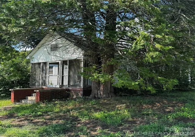 Photo 3 of Sale Pending at 2811 N Main St, Kannapolis, NC 28081 | MLS# 4414203 | Listing updated on 2026-09-02