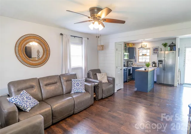 Photo 3 of Single family home for sale at 130 Beaverdam Hts Dr, Canton, NC 28716 | MLS# 4414210 | Listing updated on 2026-09-19